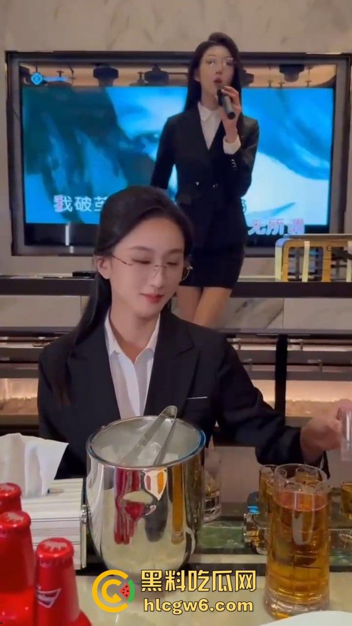 山东KTV传说中的行政套餐！天道酬勤的行政OL包臀裙女秘书，服务到位，难怪公务员考试报名人数年年创新高！-12