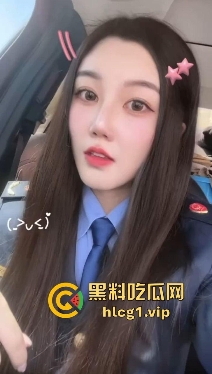 路虎女王之后山东再上大分！烟台民警游敏岑高铁上穿华伦天奴完成主人任务！-3