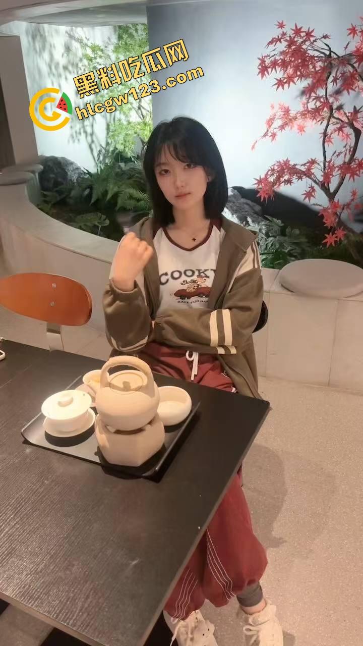 河北龟男自带剧本，老婆想被别的男人操，亲自安排单男上门，酒店3P玩成绿帽淫妻淫语调教局！-1