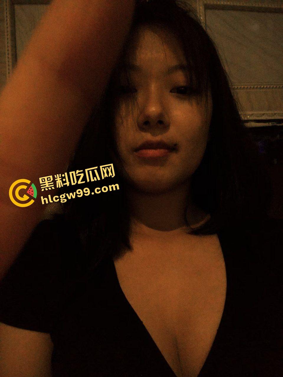 广东佛山反差人妻小少妇【张霞】当小三偷情被活捉，街头扒光衣物露奶露逼殴打谩骂！独家曝光流出！-2