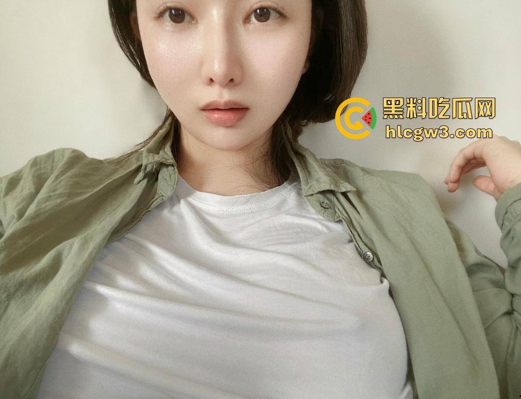 极品身材御姐【Rikak】上线 自曝福利顶级美颜反差超大，骚得像只母狗马甲线大奶加持，撸完直接虚脱！-1