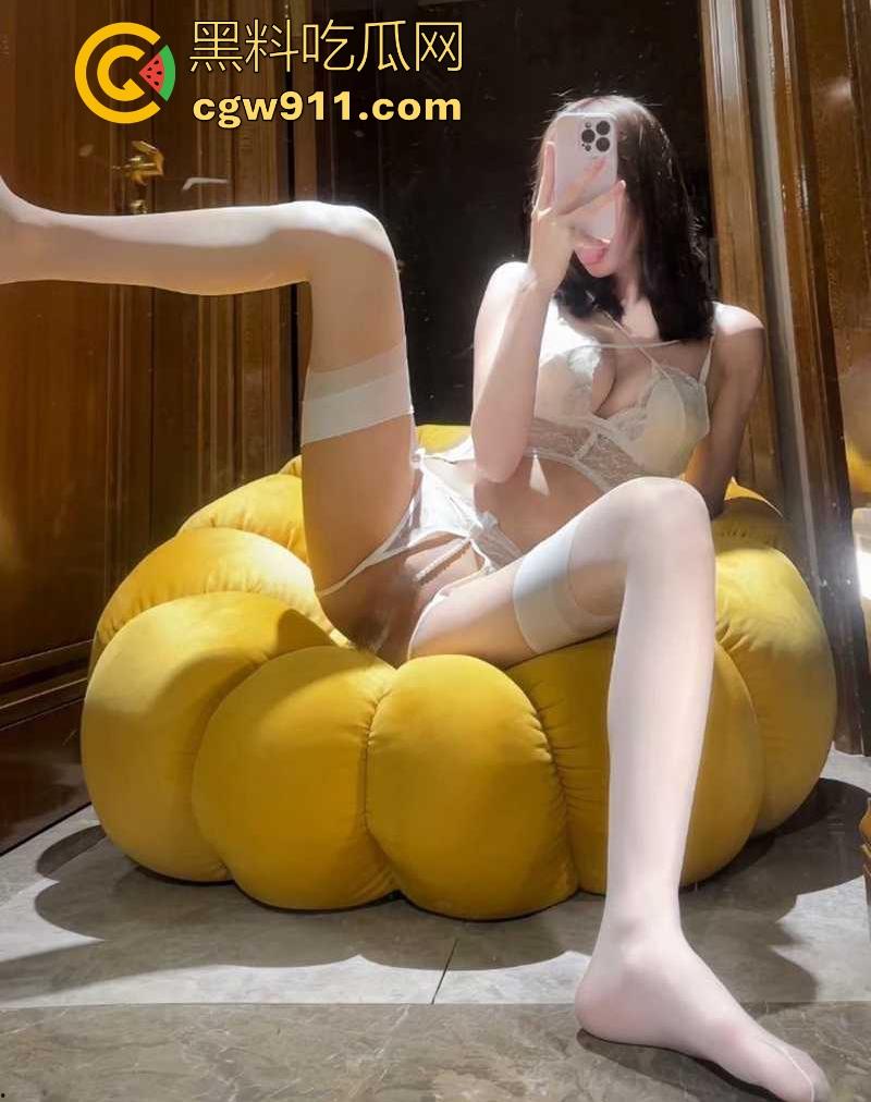 抖音网红【瞬间心动】大尺度淫照和不雅视频流出，巨乳尤物拍淫照撩粉，线下约炮露脸口交，令人心动！-8