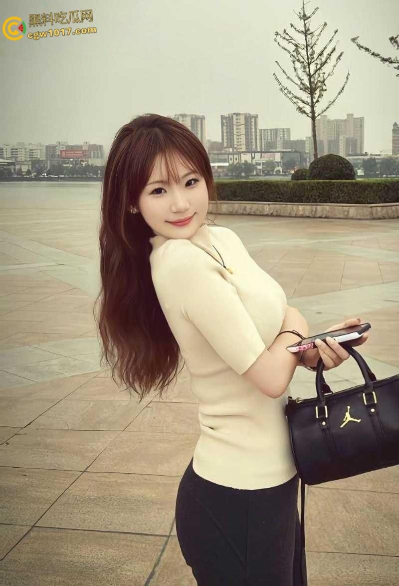 上海高颜值外围【郑亚馨】5万包夜卖身金主，高端会所群P淫片曝光，露脸群交被三男颜射！-4