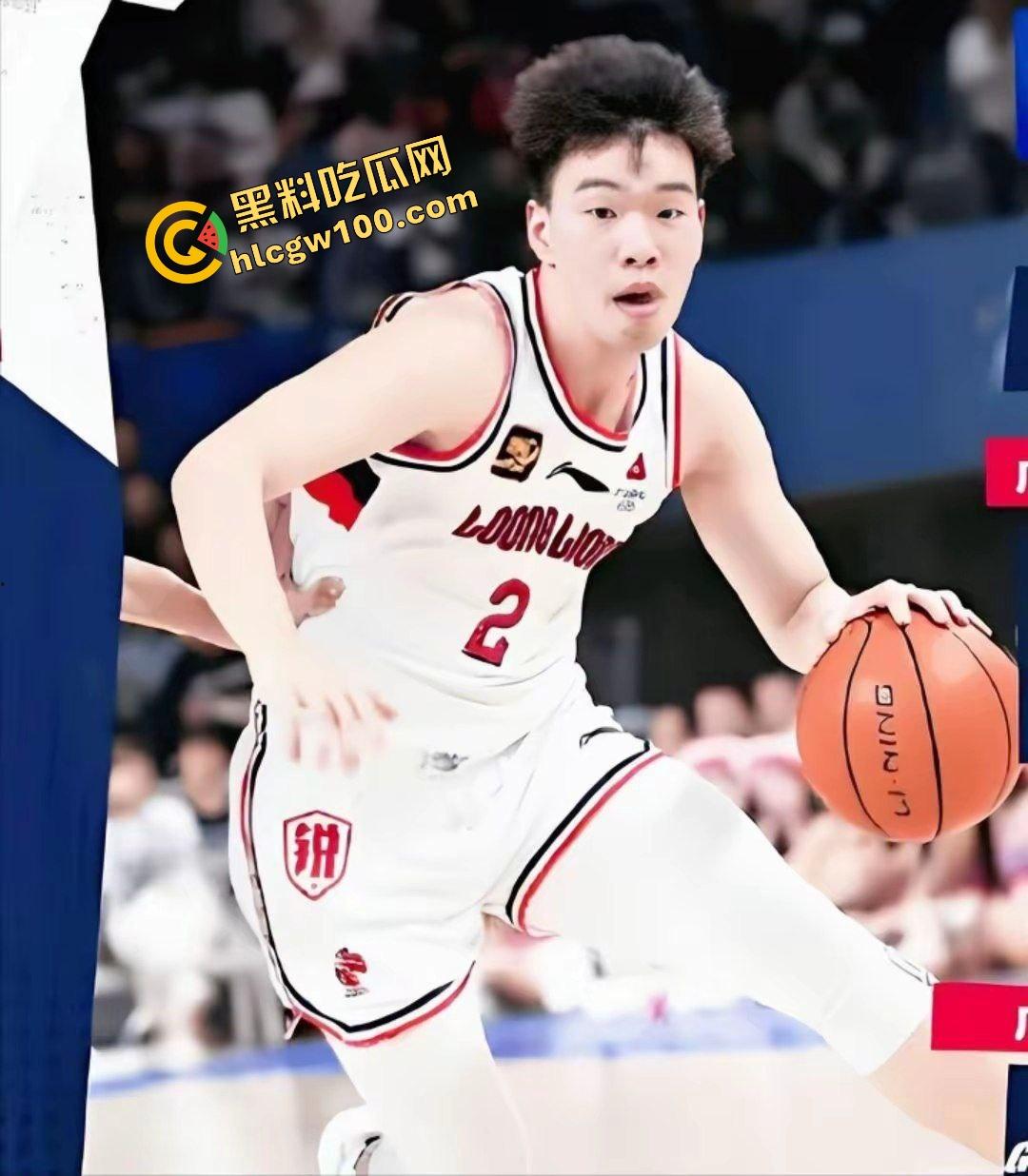 炸裂！CBA广州龙狮男篮【张兴亮】将艺术生女友【陈禹羽】装行李箱，宿舍过夜补习爆操！性爱泄密原创独家曝光！-8