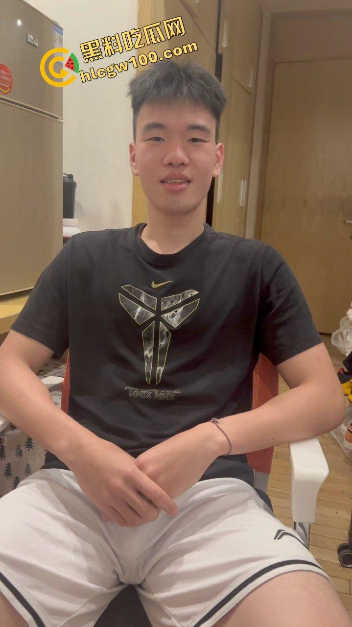 炸裂！CBA广州龙狮男篮【张兴亮】将艺术生女友【陈禹羽】装行李箱，宿舍过夜补习爆操！性爱泄密原创独家曝光！-9