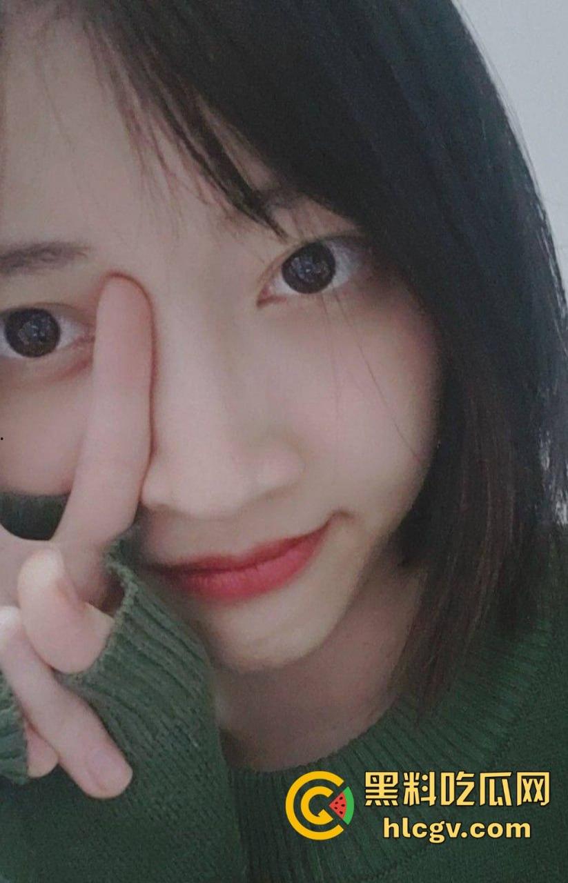 海归杭州情侣全套流出！【宋如依】表面清纯实则骚，连拍照都少不了被爆插的肥臀！-16