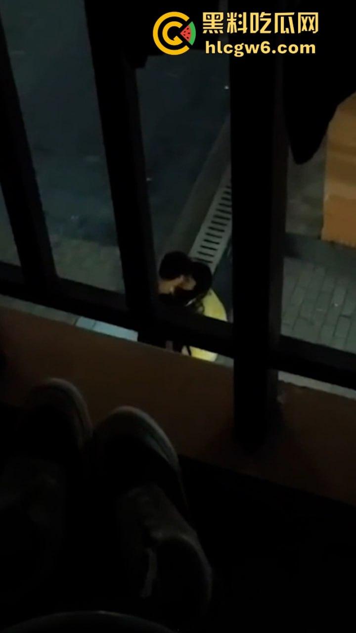 广西建设职业技术学院情侣无人角落野战泄欲被拍 掐脖耳光强制口爆 这妹子是个M吧？-7