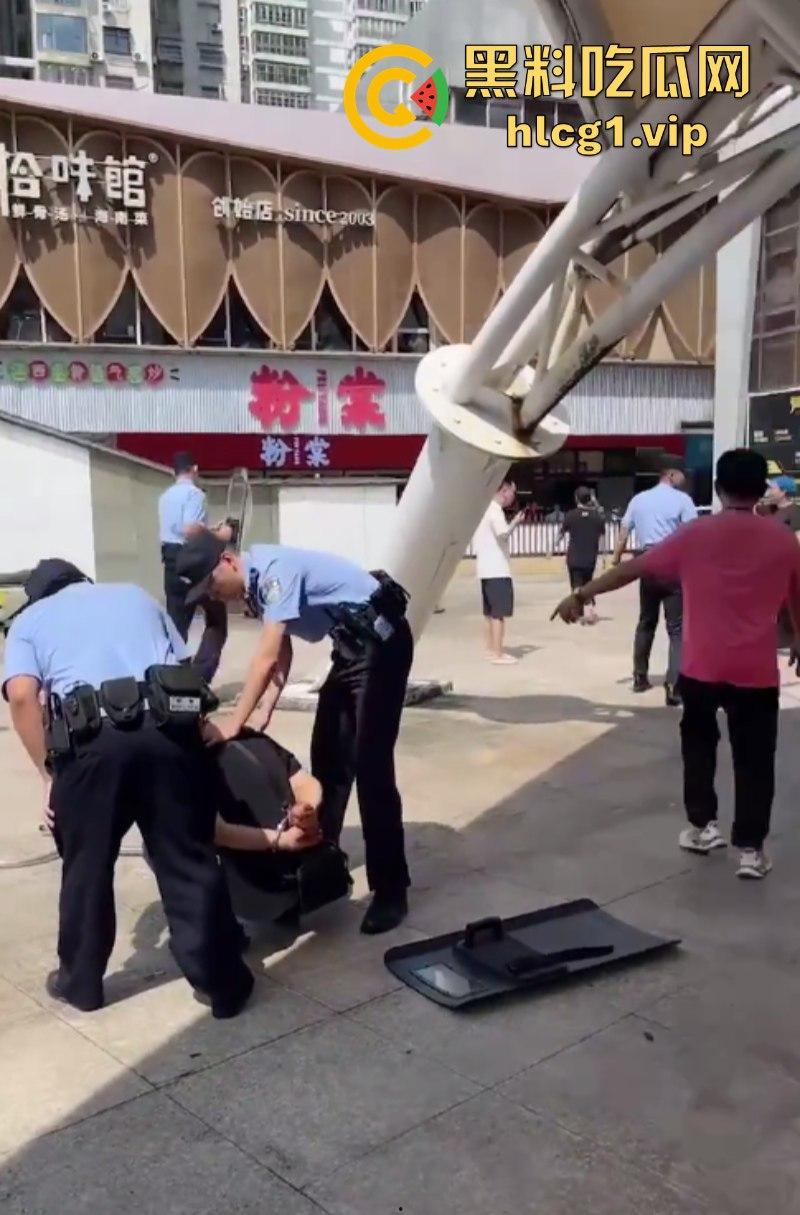 骗我捅你几刀不过分吧！海口一男子持刀捅伤前妻 血撒当场-8