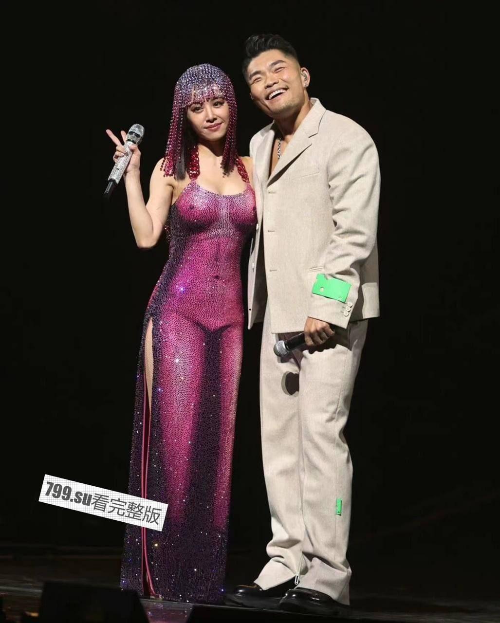 蔡依林 演唱会惊现大尺度造型 疑似三点全露-4