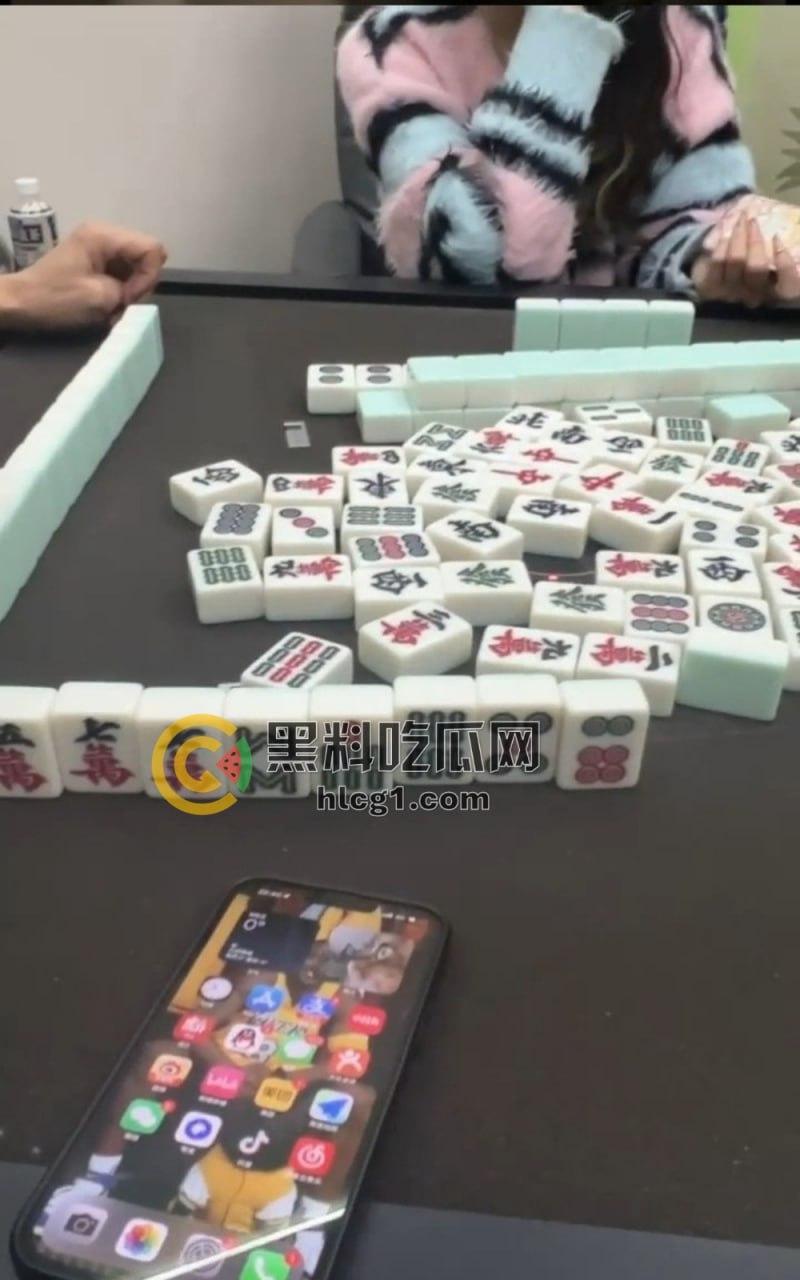 大神约啪大学艺校小仙女，偷拍曝光气质美女的母狗秘密一面！-5