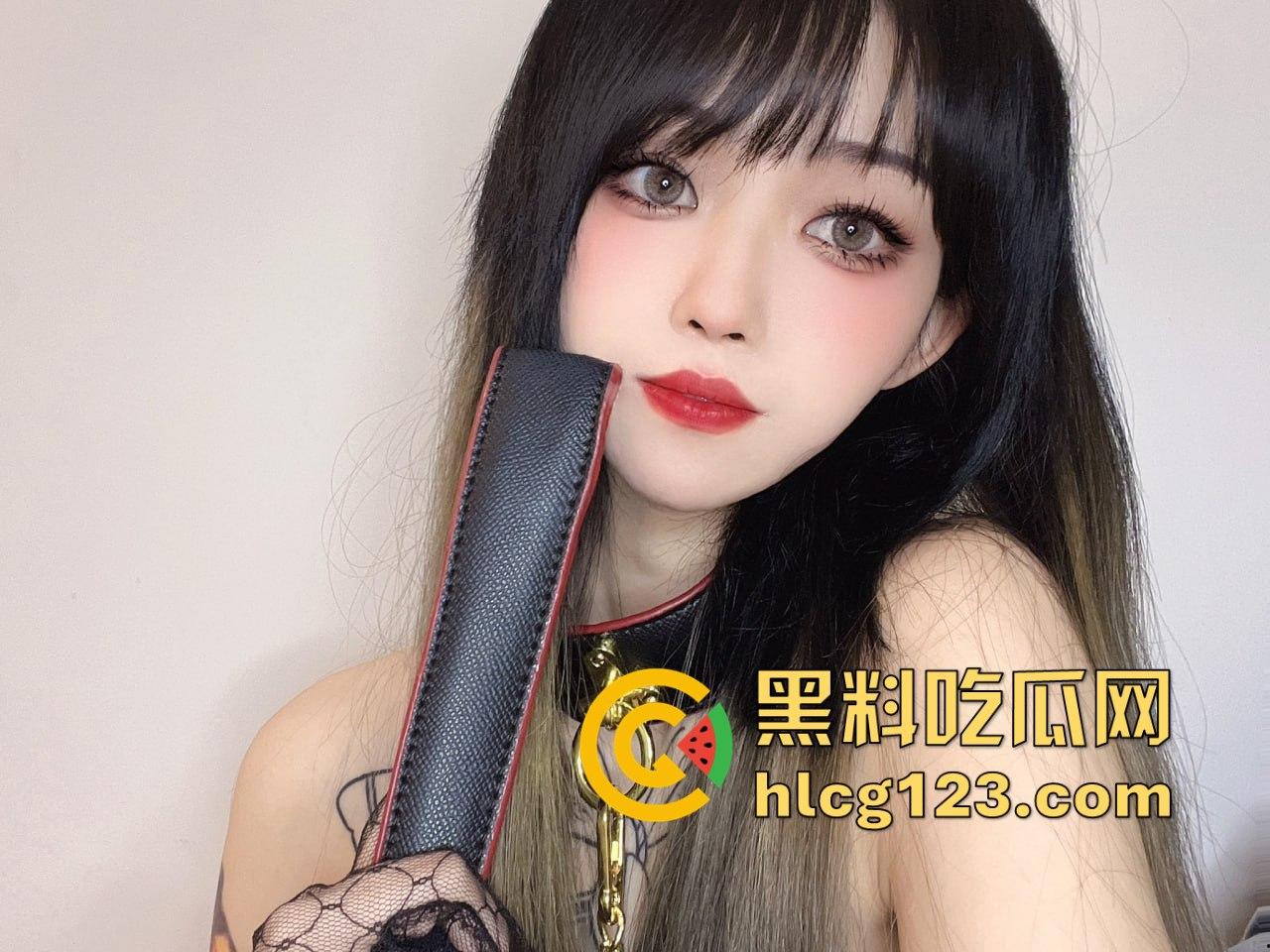 9月嫩模『奶瓶』私拍福利全网独家！00后美女颜值在线，小穴嫩得不行，白嫩屁股配小雷太绝了！-4