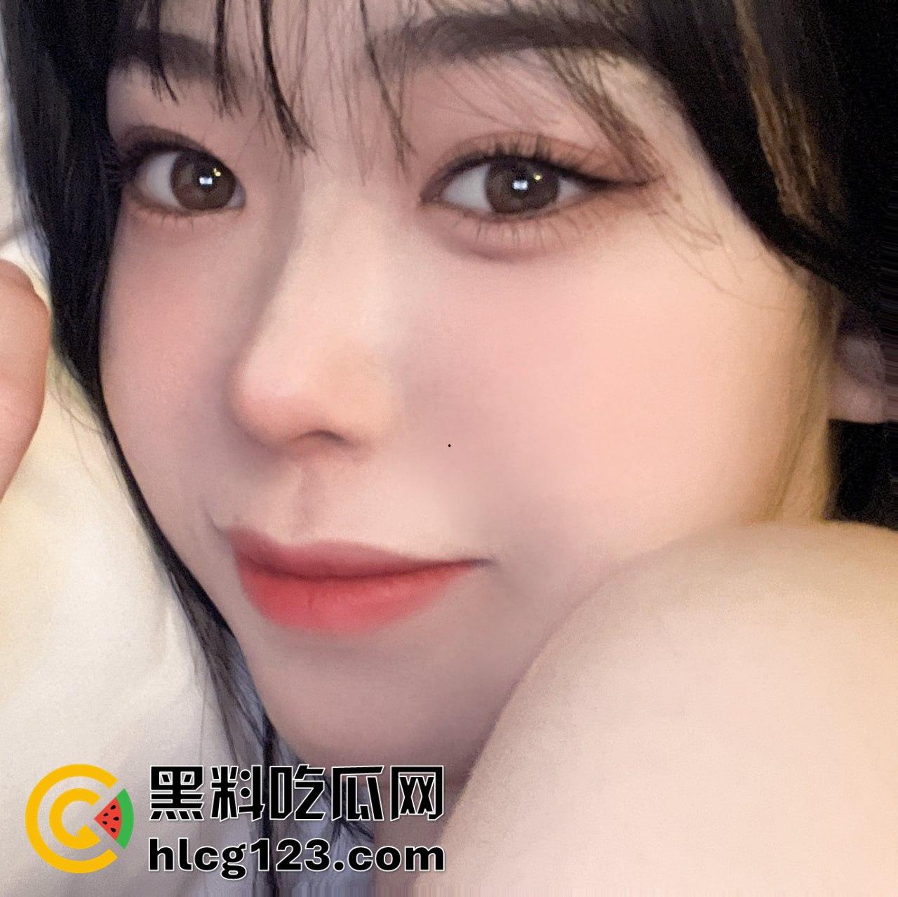 9月嫩模『奶瓶』私拍福利全网独家！00后美女颜值在线，小穴嫩得不行，白嫩屁股配小雷太绝了！-6