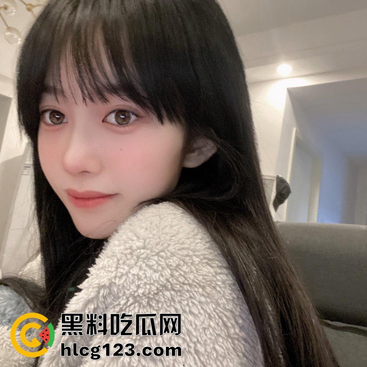 9月嫩模『奶瓶』私拍福利全网独家！00后美女颜值在线，小穴嫩得不行，白嫩屁股配小雷太绝了！-8