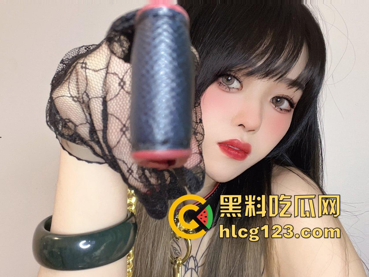 9月嫩模『奶瓶』私拍福利全网独家！00后美女颜值在线，小穴嫩得不行，白嫩屁股配小雷太绝了！-12