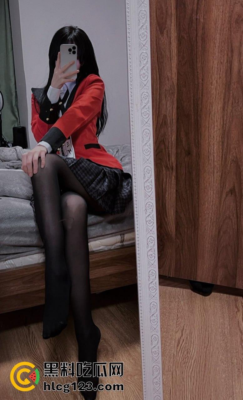 9月嫩模『奶瓶』私拍福利全网独家！00后美女颜值在线，小穴嫩得不行，白嫩屁股配小雷太绝了！-39