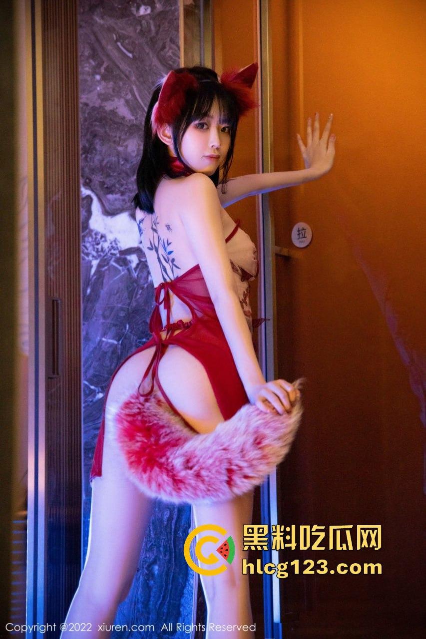 9月嫩模『奶瓶』私拍福利全网独家！00后美女颜值在线，小穴嫩得不行，白嫩屁股配小雷太绝了！-45