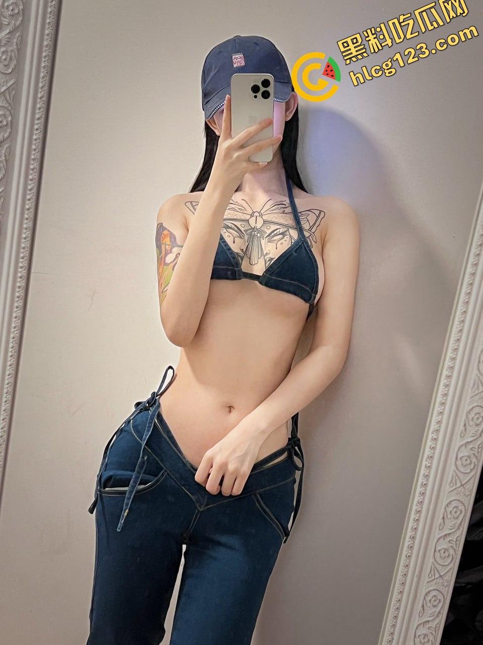 9月嫩模『奶瓶』私拍福利全网独家！00后美女颜值在线，小穴嫩得不行，白嫩屁股配小雷太绝了！-57