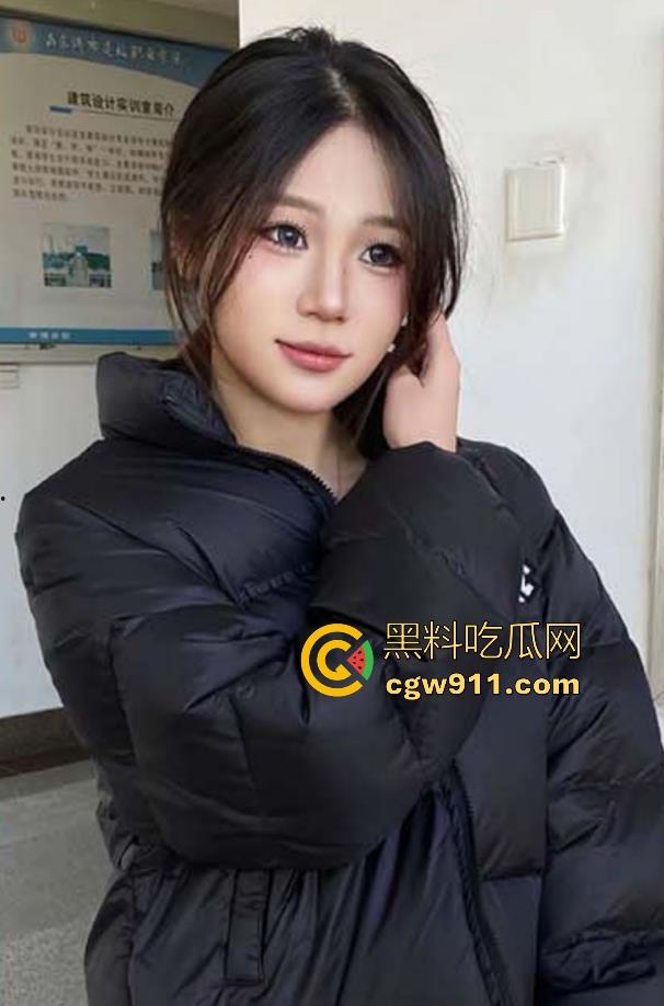 湖北建筑职业艺术学院【刘雯玮】撩起露粉嫩白虎逼，跪地求饶体育生用大鸡巴操爆的骚穴，不雅视频曝光！-1