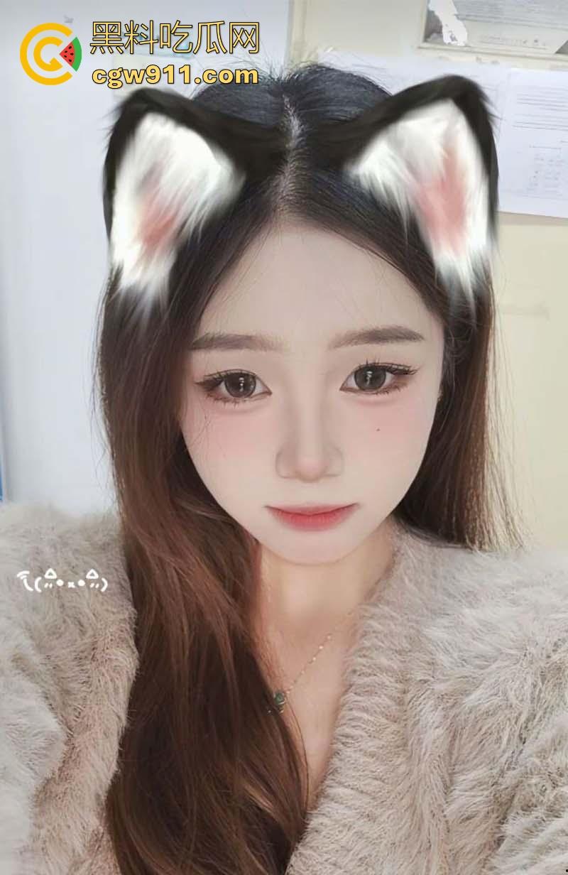 湖北建筑职业艺术学院【刘雯玮】撩起露粉嫩白虎逼，跪地求饶体育生用大鸡巴操爆的骚穴，不雅视频曝光！-3