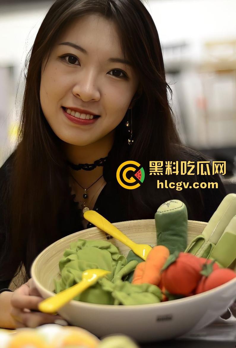 天津少妇【曾萱】被金主包养，变态老板羞辱虐待，黑木耳被玩到喝尿，视频曝光震惊众人！-7