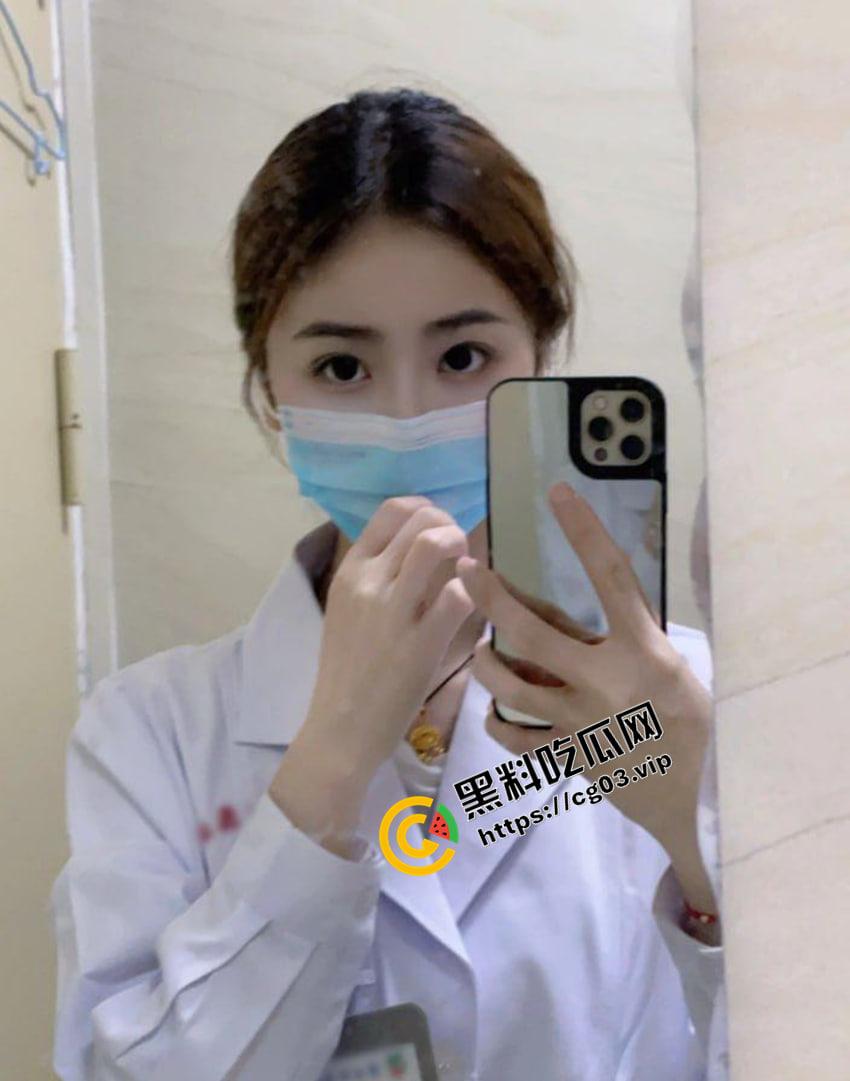 现在的小医院都这么野吗？ 白衣天使 清纯护士在手术室帮病人打飞机还口交-7