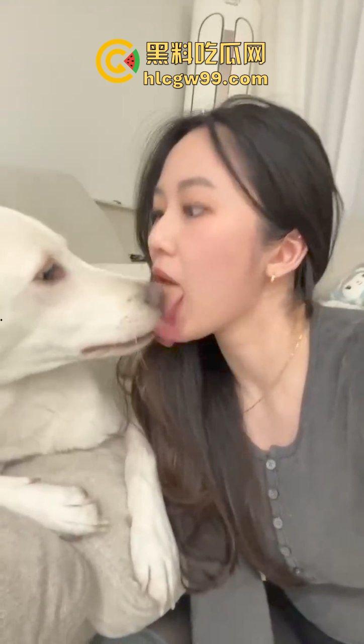 逆天炸裂反差母狗人兽交配！御姐骚鸡与自己宠物狗舌吻互舔亲嘴接吻，这是哪位兄弟转世成功了？-5