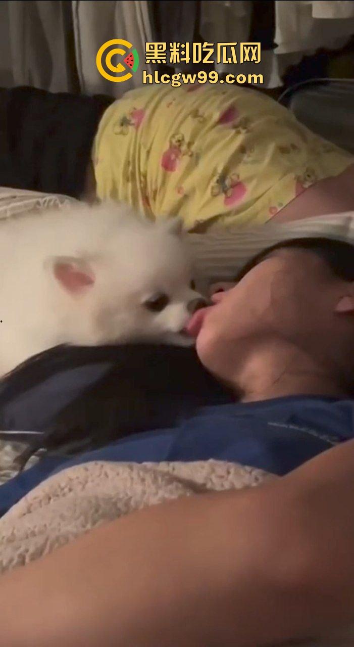 逆天炸裂反差母狗人兽交配！御姐骚鸡与自己宠物狗舌吻互舔亲嘴接吻，这是哪位兄弟转世成功了？-7