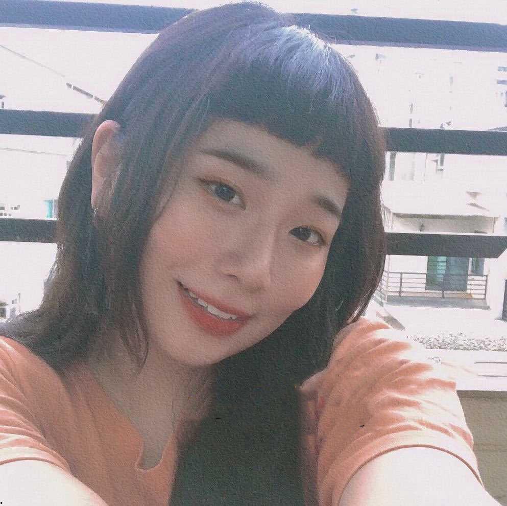 711巨乳女店员【林雯霞】，萝莉嫩妹上班期间在线自慰，超骚漏奶视频外流，傲人双峰呼之欲出，堪称视觉核弹！-4