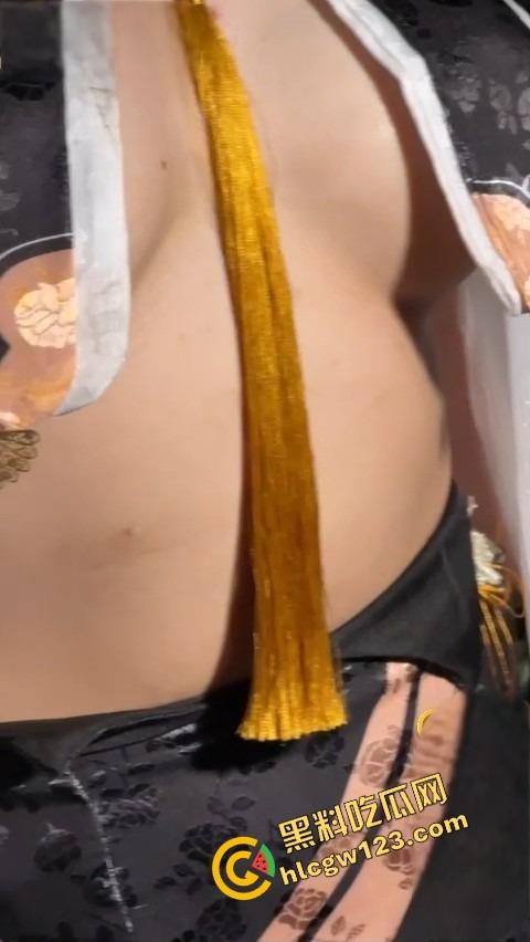 现在的漫展成了低配妓展？衣服遮逼就算COS，长相不够露点来凑，各种骚拍只求脖子以下别露脸！-7