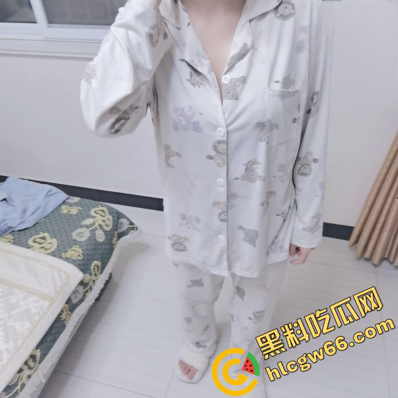 海角28岁教师姐姐淫路曝光！弟弟苦追终操大屁股姐，半推半就插进去，三年性瘾喷发射满臀！-2