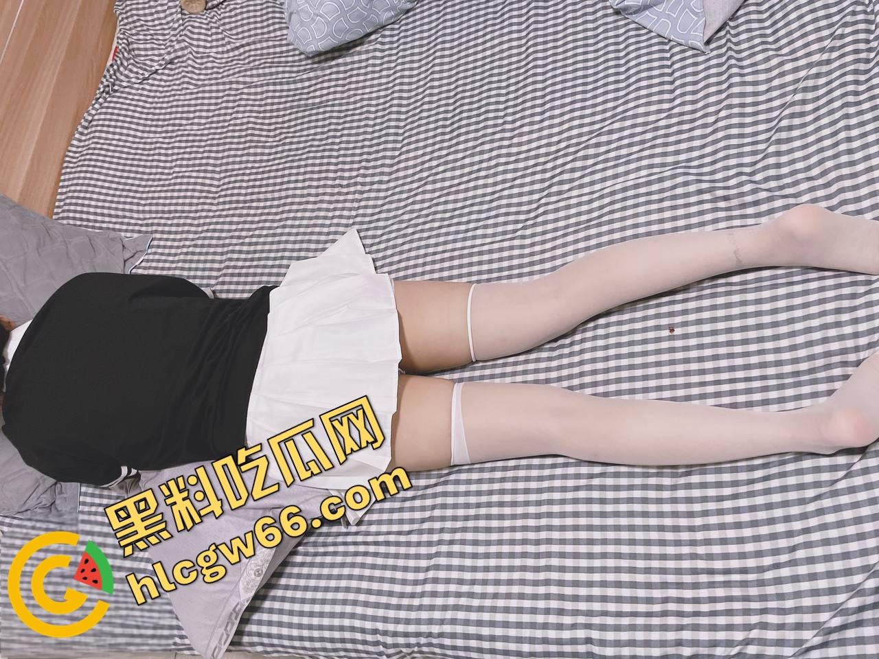 海角28岁教师姐姐淫路曝光！弟弟苦追终操大屁股姐，半推半就插进去，三年性瘾喷发射满臀！-21