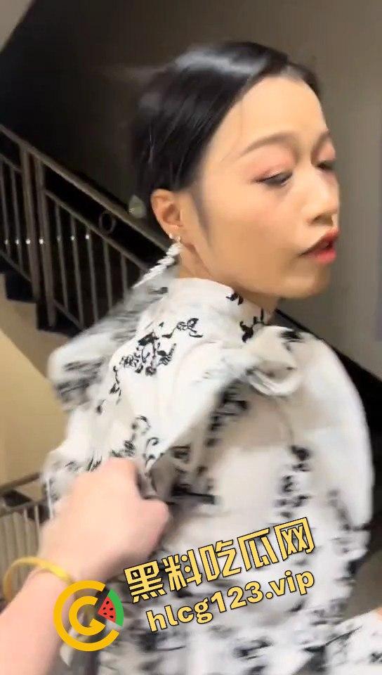 瓜友抓小三现场，广西婊子知三当三！贱人终究逃不过，捉奸现场太文明了？-2