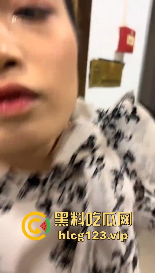 瓜友抓小三现场，广西婊子知三当三！贱人终究逃不过，捉奸现场太文明了？-6