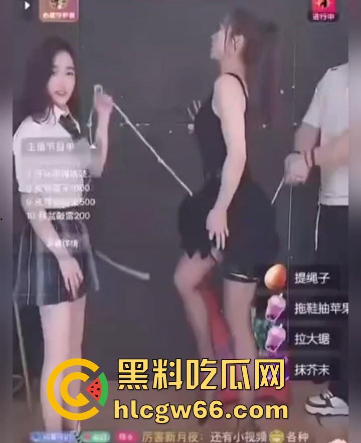 快手直播花样真多 为了博取流量用绳子摩擦骚逼 也不知道里面有没有穿内裤 真是逆天!-4
