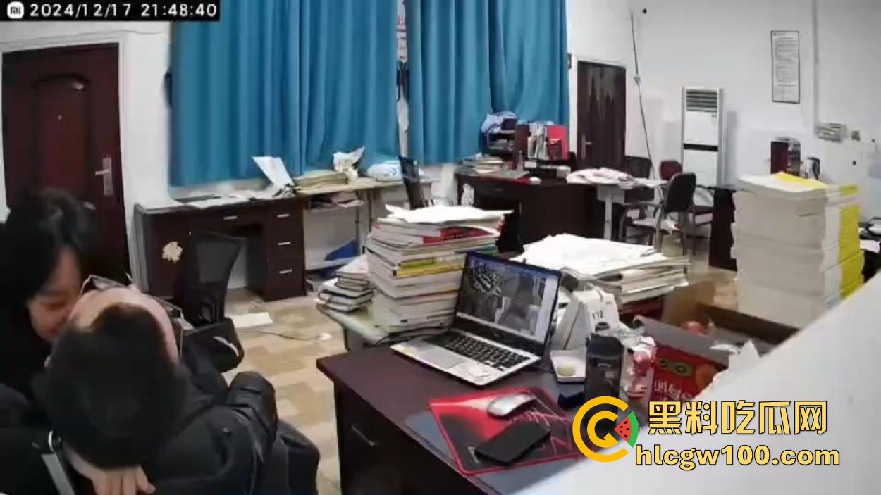 四川达州铭任园高中爆出办公室勾引学生丑闻，监控全程记录，人前讲台上授课，人后办公室搞暧昧 教书变勾引术了？-4