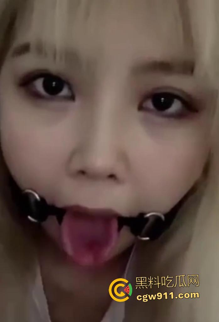 广西师范大学艺术生【陈力维】，口塞塞嘴挑逗男友视频，塞逼自慰，扬言一辈子当贱狗要舔鸡巴！-6