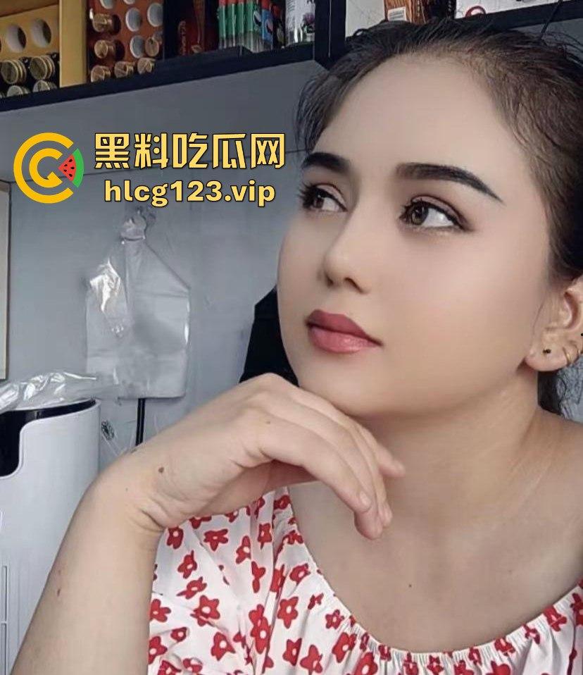 新疆少妇努尔古丽裸聊视频流出！美乳美鲍玩1V1骚到飞起，榜一大哥手速太快直接录屏！-5