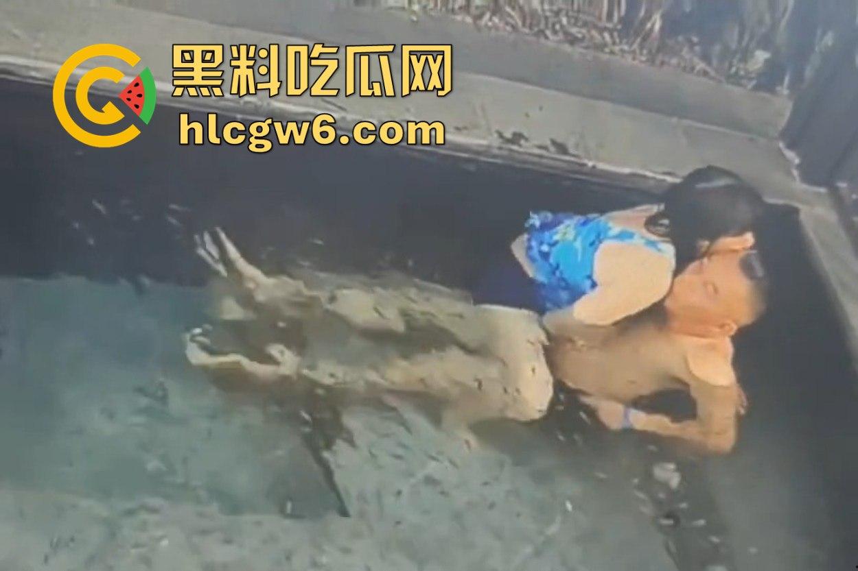 南京老骚逼真会玩 鱼疗池激情操逼玩铁锅炖 鱼被活活踩死干死满池漂着小鱼尸体 工作人员当场骂娘！-8