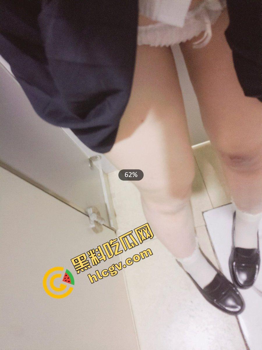 河南工业职业技术学院反差母狗『黄佳』与社会人鬼混 开房玩弄操逼 粉嫩鲍鱼真养眼！独家曝光！-5