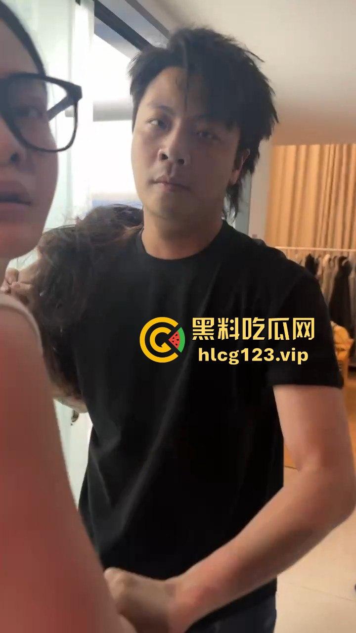 汕头知名男歌手【七万】出轨实锤！原配抓小三怒薅头发，七万护小三被骂软饭男！-8