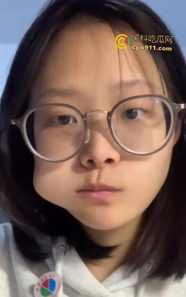 山东大学学霸【李芸云】，为渣男友苦练口技，在家红薯捅穴自解解渴，男友不舍得帮买自慰棒就分手吧！-1