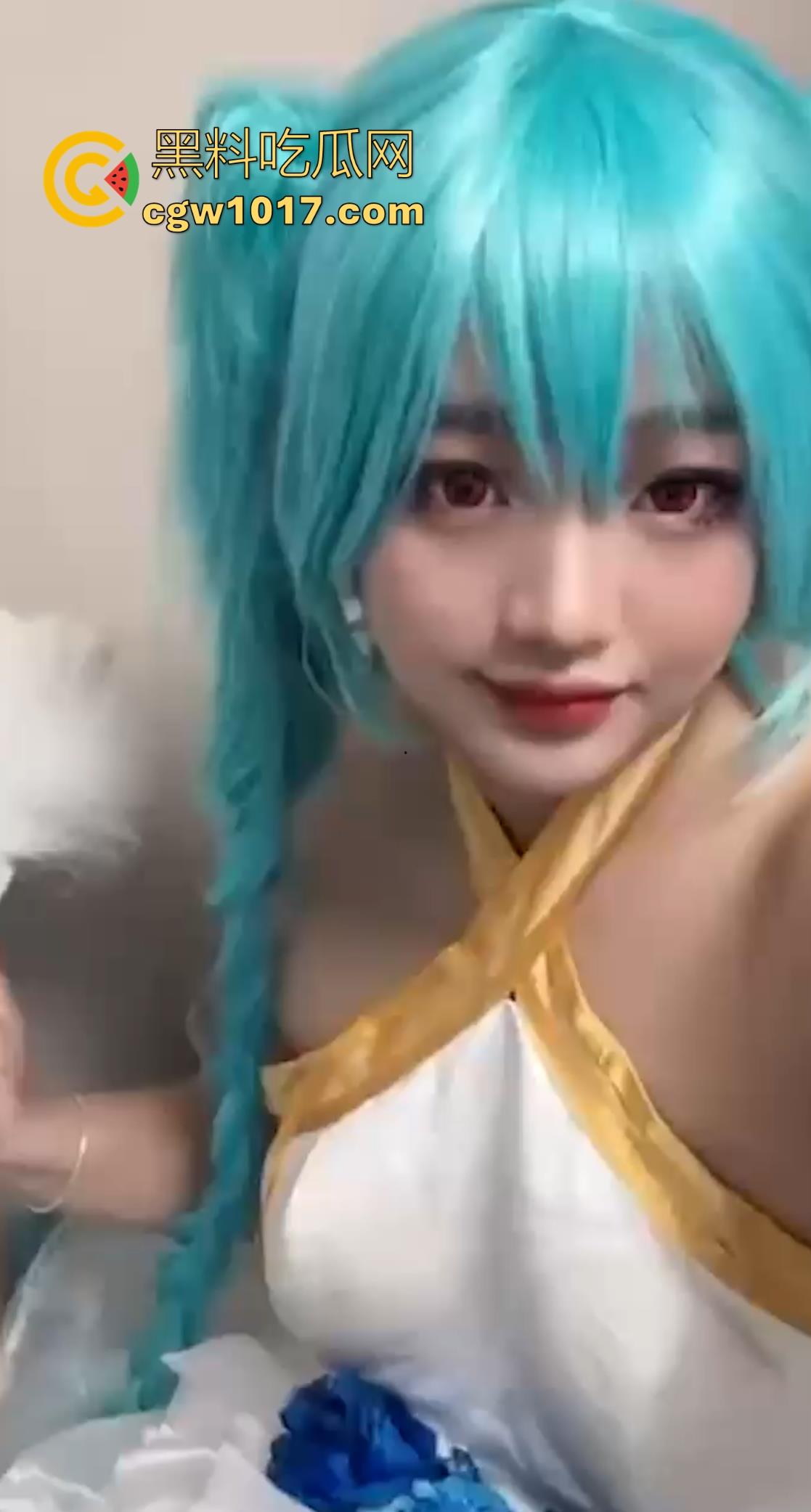 网聊约炮奶子大到夸张，超爱cosplay极品坦克bbw，敢露脸拍巨乳嫩逼，线下真实猛操，狠狠把她征服！-1