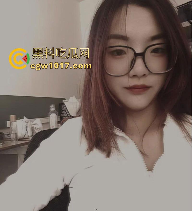 广州电商白领【魏文然】婚内出轨，良家少妇性瘾极强 ，露脸被暴操爽到浪叫震天，从职场精英到私下放荡！-4