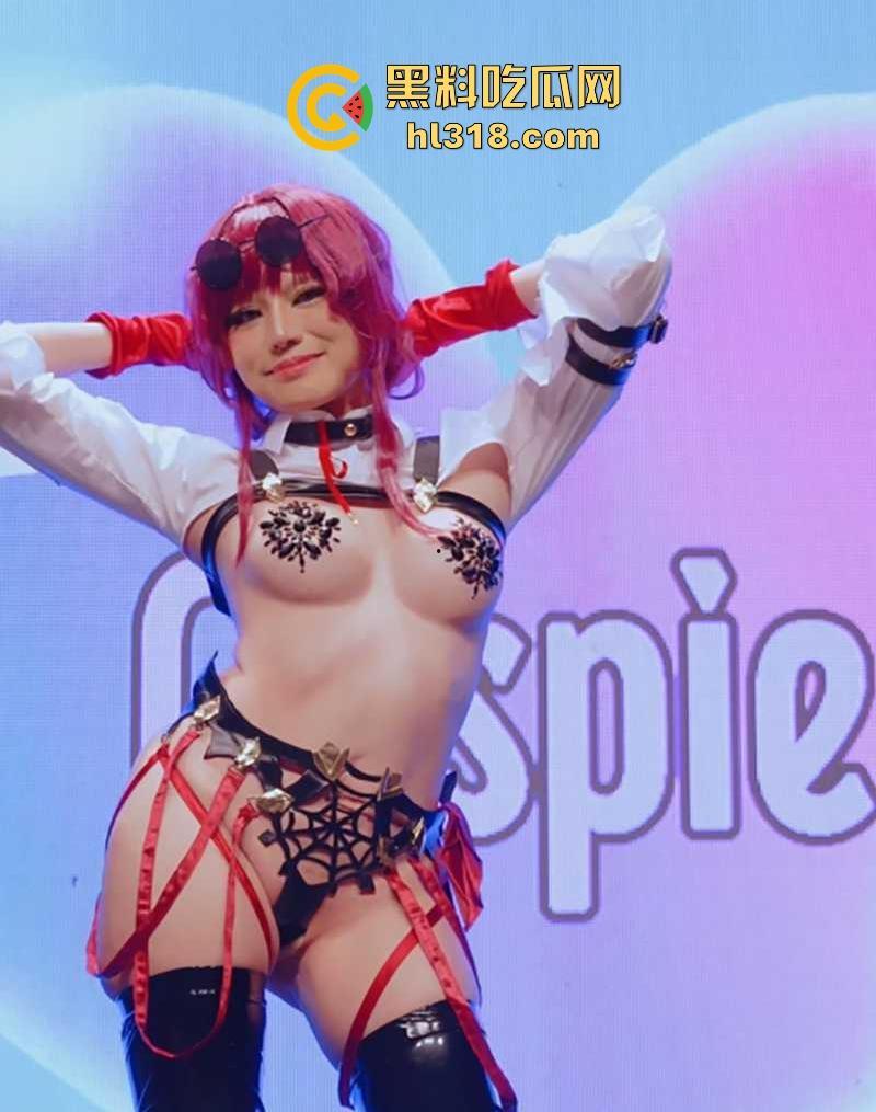 台湾COSPIE同人动漫展！性感嫩模上演暴露cos，衣着寸缕展示巨乳翘臀，纯纯的女优比脱衣大会！-8