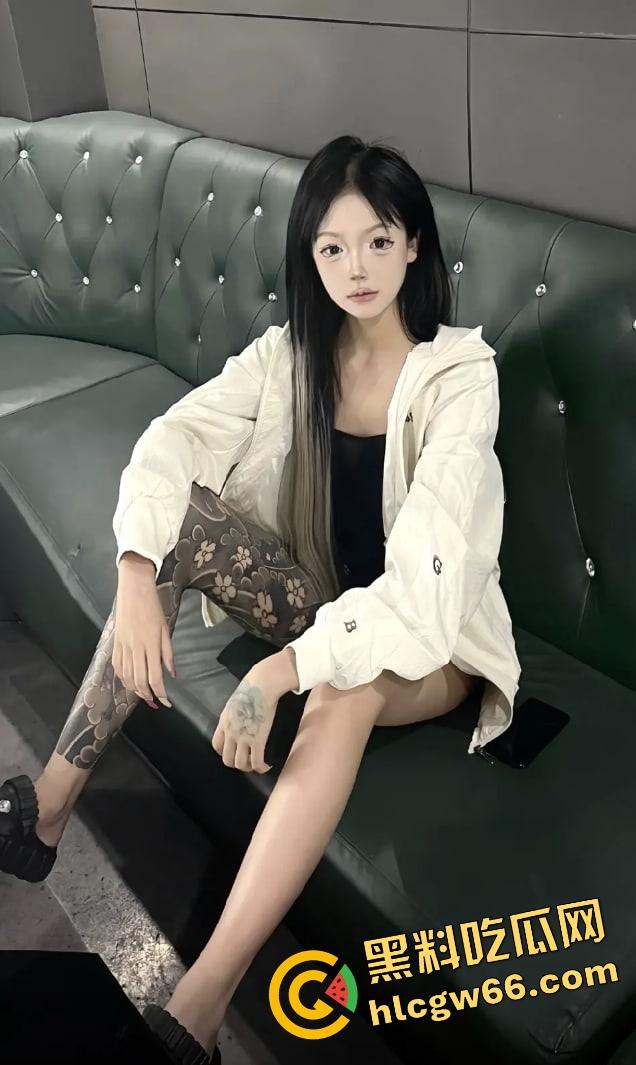 精神小伙的性福生活，大被同眠3P小妹伺候，干不完的帝字纹身妹，操到肾虚连吃六味地黄丸！-2