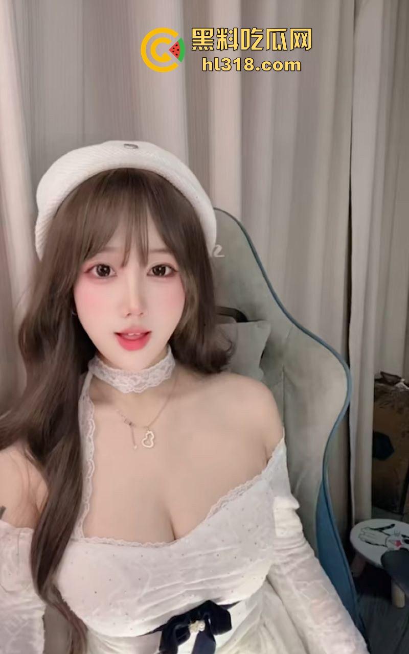 土豪大哥豪掷3000大洋拿下抖音小网红定制视频，摆出各种羞耻姿势，大胆展示傲人双峰！-15