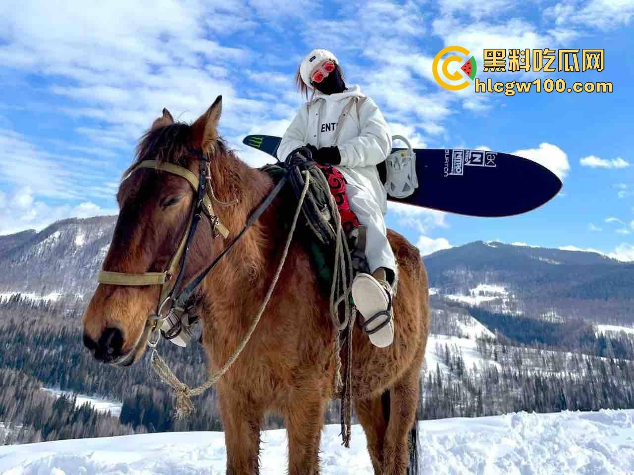 宁波大神【吴波】再秀人生巅峰，弟大吃两女，知性美少妇白虎萝莉同床共枕，这滋味爽到飞天让人酸到牙痒！-1