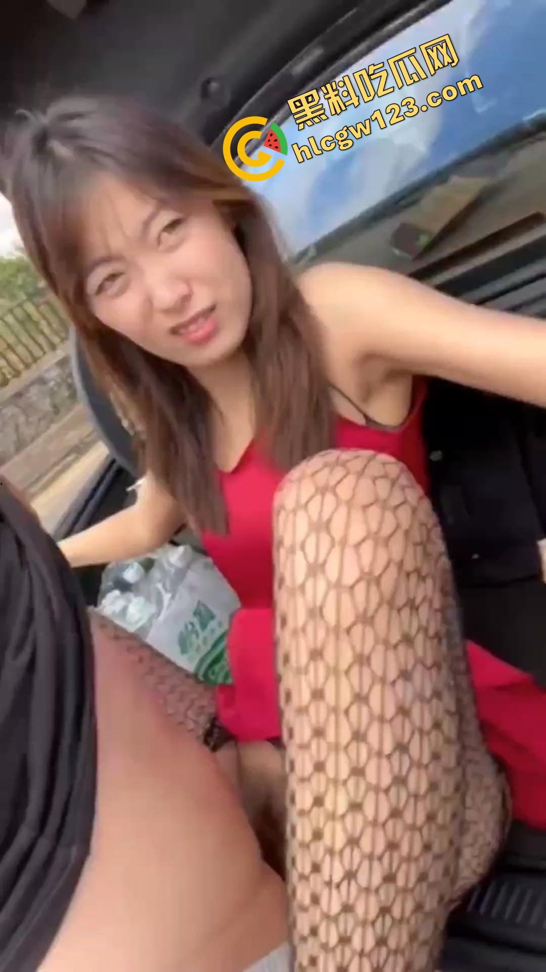 新能源车企都该看，ET6车震首秀野战出圈，白天渔网袜后备箱开干，厂家宣传说宣传能坐下两个人没骗人！-7