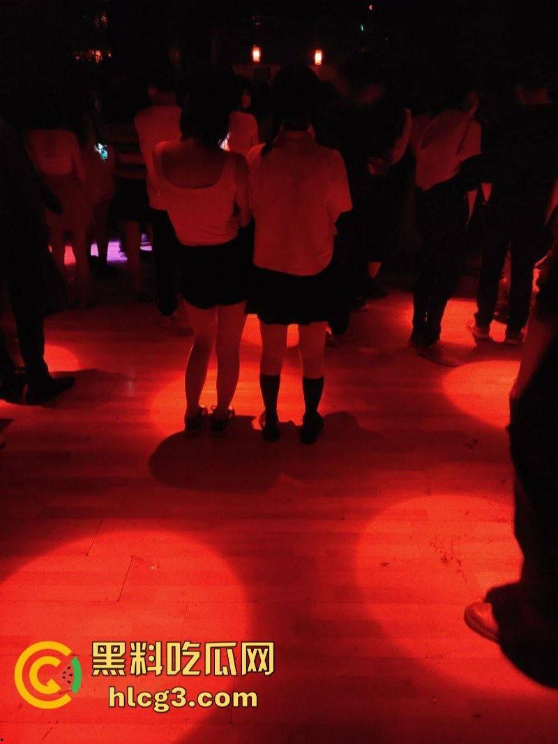 “十元一摸”成都夜生活的性故事 现在知道莎莎舞是怎么玩的了吧！不行了！扶我去成都-2