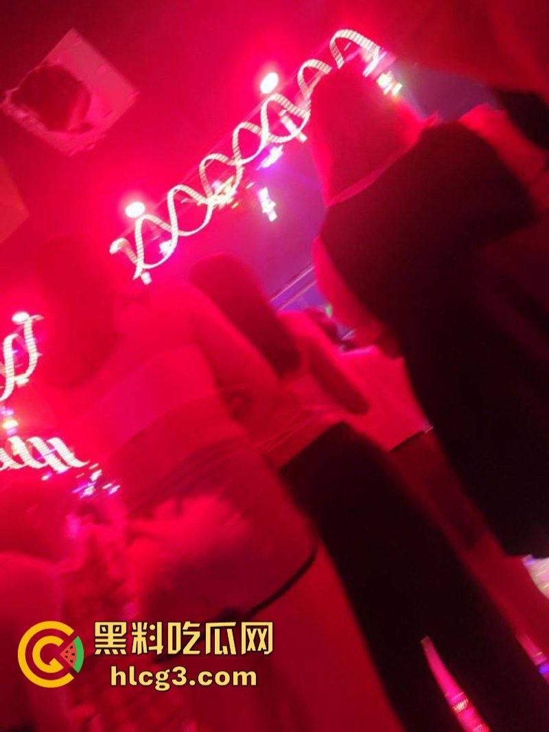 “十元一摸”成都夜生活的性故事 现在知道莎莎舞是怎么玩的了吧！不行了！扶我去成都-6